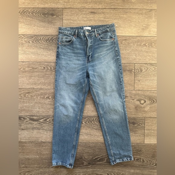 Zara straight legged jeans SZ 8 medium Wash - Picture 1 of 3